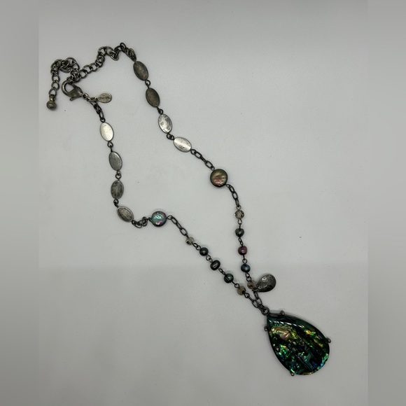 Chico’s Abalone Shell necklace with burnished silver lobster clasp and jewels - Picture 2 of 8